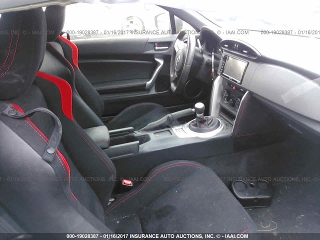 JF1ZNAA13G8702403 - 2016 TOYOTA SCION FR-S შავი ფოტო 5