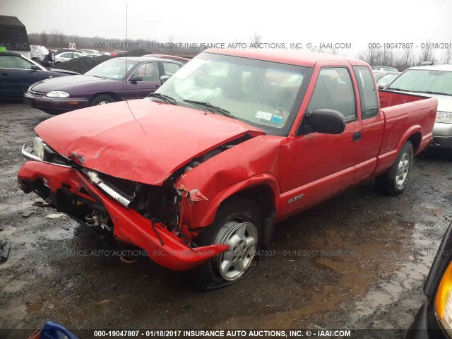 1GCDT19XX38251709 - 2003 CHEVROLET S TRUCK S10 RED photo 2