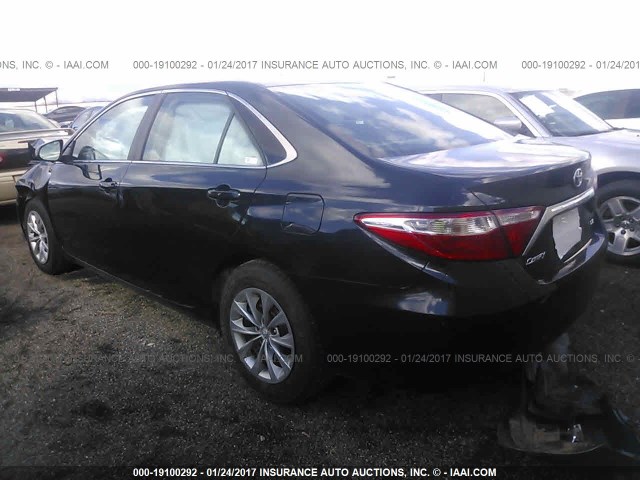 4T1BF1FK3HU333590 - 2017 TOYOTA CAMRY LE/XLE/SE/XSE BLUE photo 3