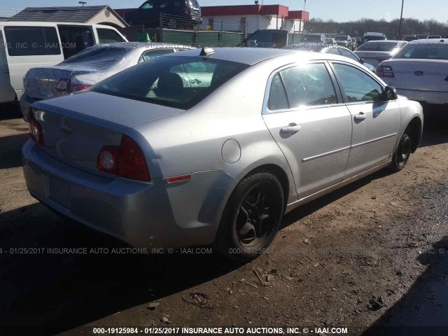 1G1ZB5E07CF105975 - 2012 CHEVROLET MALIBU LS 银色 照片 4