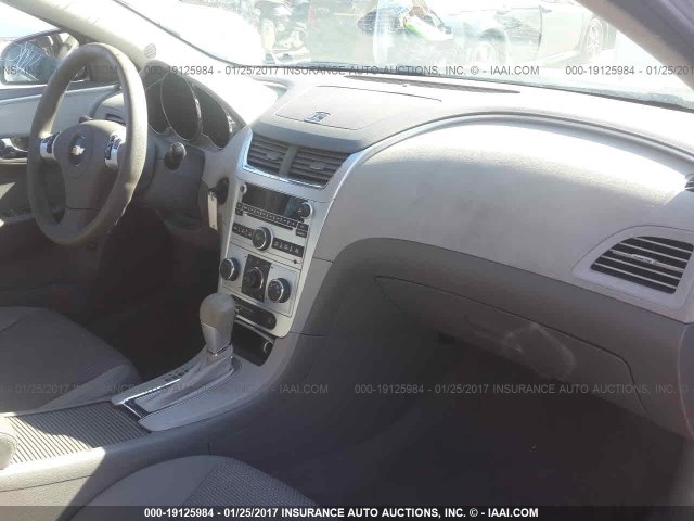 1G1ZB5E07CF105975 - 2012 CHEVROLET MALIBU LS 银色 照片 5