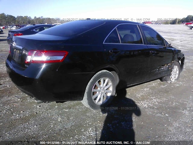 4T1BK3EK4BU131826 - 2011 TOYOTA CAMRY SE/LE/XLE BLACK photo 4