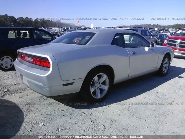 2B3CJ4DV8AH260524 - 2010 DODGE CHALLENGER SE SILVER photo 4