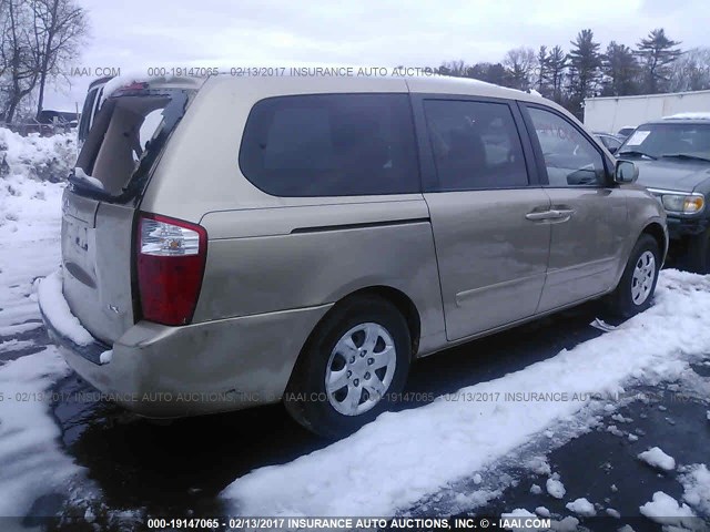 KNDMB233066018873 - 2006 KIA SEDONA EX/LX TAN photo 4