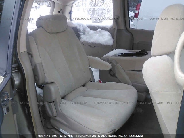 KNDMB233066018873 - 2006 KIA SEDONA EX/LX TAN photo 8