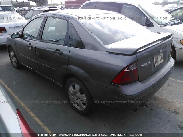 1FAFP34N27W186392 - 2007 FORD FOCUS ZX4/S/SE/SES GRAY photo 3
