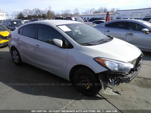 KNAFK4A64F5257055 - 2015 KIA FORTE LX WHITE photo 1