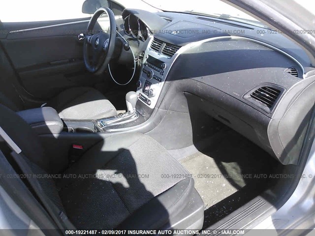 1G1ZC5EU4BF272454 - 2011 CHEVROLET MALIBU 1LT 银色 照片 5