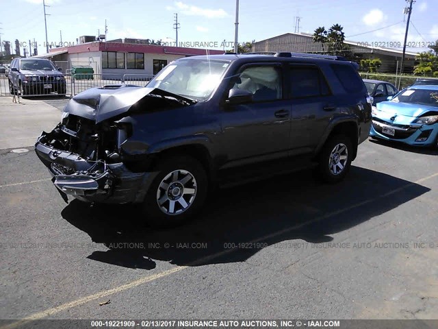 JTEBU5JR0G5280275 - 2016 TOYOTA 4RUNNER SR5 PREM/LTDL/TRAIL/TRD Szary zdjęcie 2