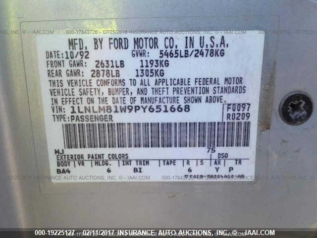 1LNLM81W9PY651668 - 1993 LINCOLN TOWN CAR EXECUTIVE SILVER photo 9