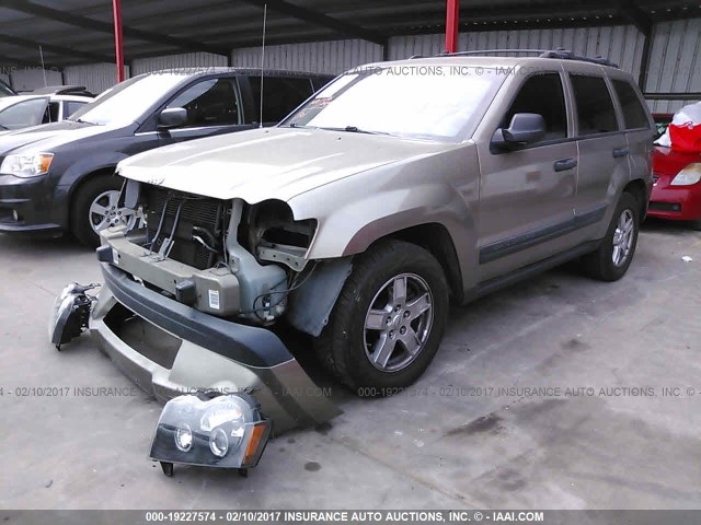 1J4GS48K15C682585 - 2005 JEEP GRAND CHEROKEE LAREDO/COLUMBIA/FREEDOM GOLD photo 2