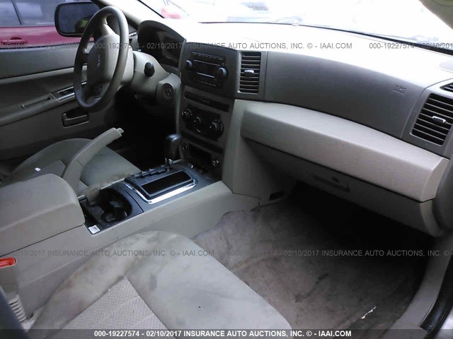 1J4GS48K15C682585 - 2005 JEEP GRAND CHEROKEE LAREDO/COLUMBIA/FREEDOM 金色 照片 5