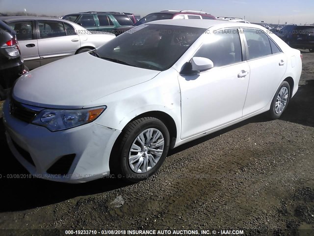 4T4BF1FK0ER432854 - 2014 TOYOTA CAMRY L/SE/LE/XLE 白色 照片 2