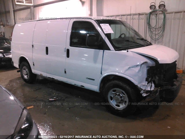 1GCHG35U841128997 - 2004 CHEVROLET EXPRESS G3500  WHITE photo 1