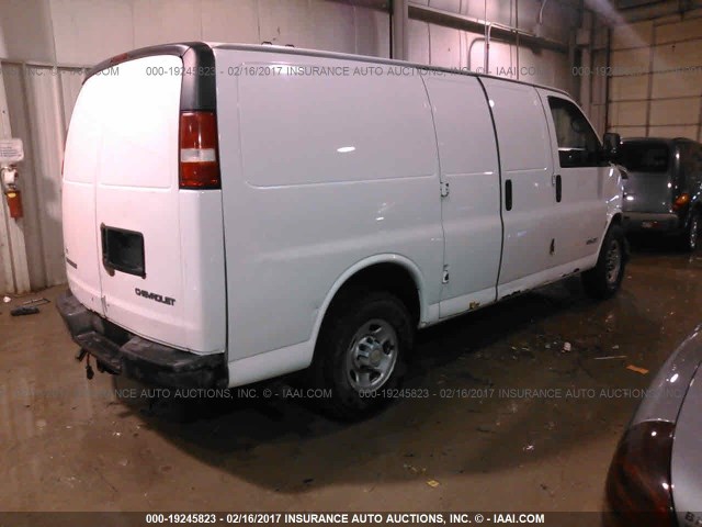 1GCHG35U841128997 - 2004 CHEVROLET EXPRESS G3500  WHITE photo 4