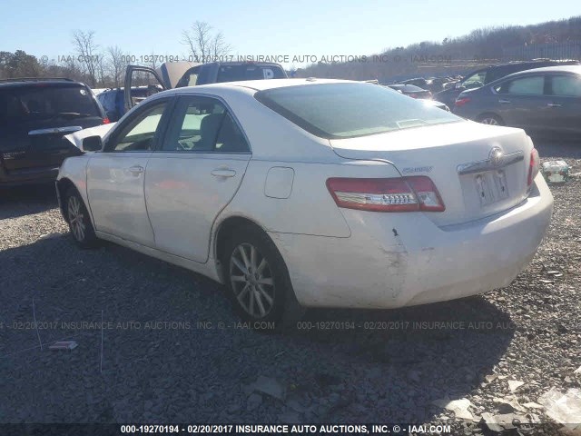 4T4BF3EK7BR108566 - 2011 TOYOTA CAMRY SE/LE/XLE WHITE photo 3