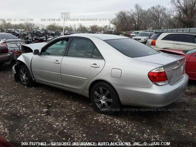 4T1BE32K55U078442 - 2005 TOYOTA CAMRY LE/XLE/SE SILVER photo 3