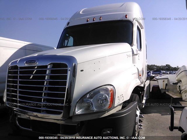 3AKJGLD57GSHB8365 - 2016 FREIGHTLINER CASCADIA 125  WHITE photo 2