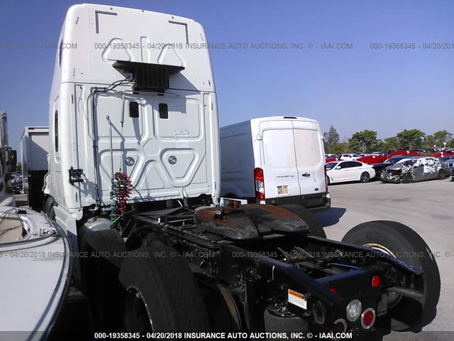 3AKJGLD57GSHB8365 - 2016 FREIGHTLINER CASCADIA 125  WHITE photo 3
