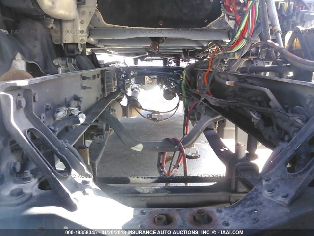 3AKJGLD57GSHB8365 - 2016 FREIGHTLINER CASCADIA 125  WHITE photo 9