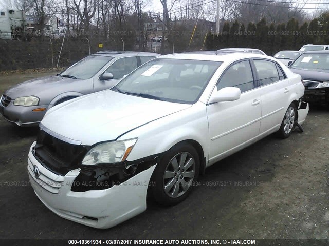 4T1BK36BX6U146903 - 2006 TOYOTA AVALON XL/XLS/TOURING/LIMITED WHITE photo 2