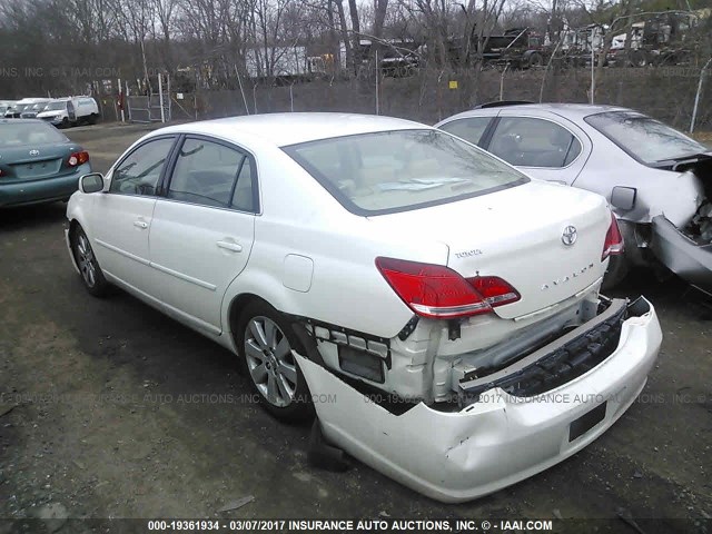 4T1BK36BX6U146903 - 2006 TOYOTA AVALON XL/XLS/TOURING/LIMITED WHITE photo 3