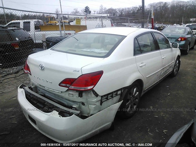 4T1BK36BX6U146903 - 2006 TOYOTA AVALON XL/XLS/TOURING/LIMITED WHITE photo 4