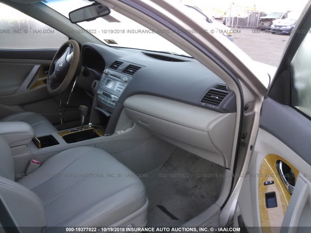 4T1BK46K77U051979 - 2007 TOYOTA CAMRY NEW GENERAT LE/XLE/SE TAN photo 5