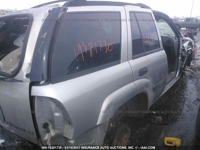 1GNDT13S542283931 - 2004 CHEVROLET TRAILBLAZER LS/LT SILVER photo 4