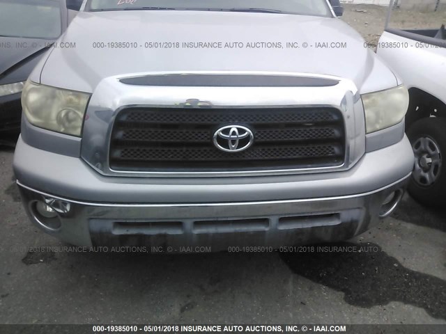 5TFRV54128X050961 - 2008 TOYOTA TUNDRA DOUBLE CAB/DOUBLE CAB SR5 SILVER photo 6