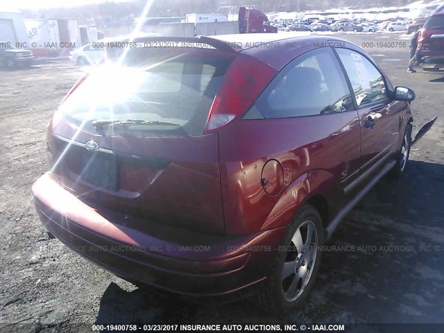 3FAFP31381R229369 - 2001 FORD FOCUS ZX3 RED photo 4