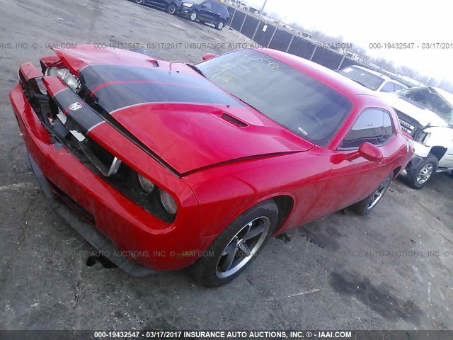 2B3CJ4DV6AH323099 - 2010 DODGE CHALLENGER SE RED photo 2