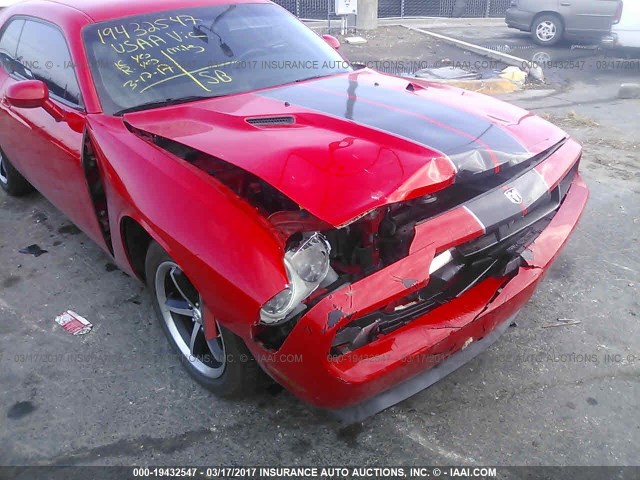 2B3CJ4DV6AH323099 - 2010 DODGE CHALLENGER SE RED photo 6