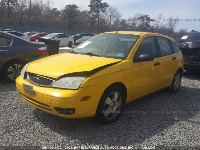 1FAFP37N46W147426 - 2006 FORD FOCUS ZX5 YELLOW photo 2