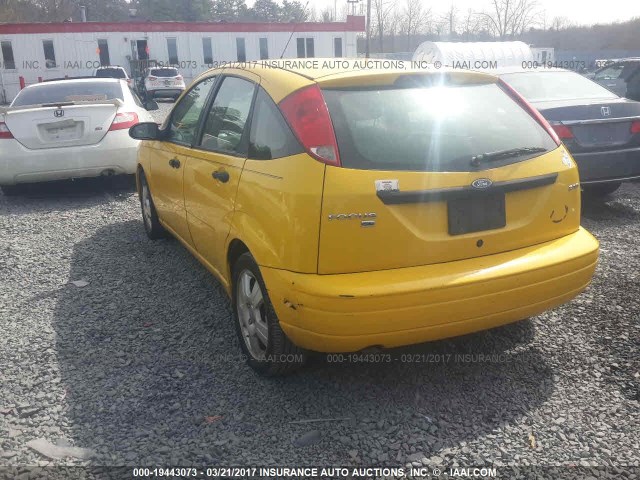 1FAFP37N46W147426 - 2006 FORD FOCUS ZX5 YELLOW photo 3