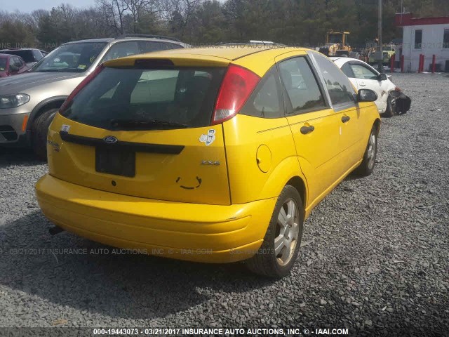 1FAFP37N46W147426 - 2006 FORD FOCUS ZX5 YELLOW photo 4