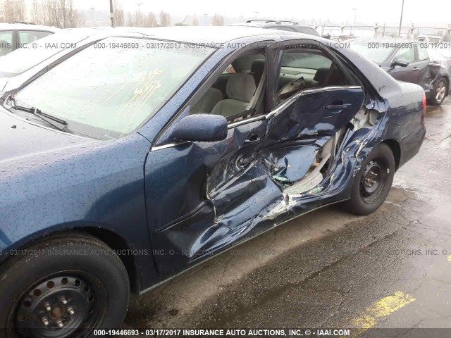 JTDBE32K120075688 - 2002 TOYOTA CAMRY LE/XLE/SE 深蓝色 照片 6