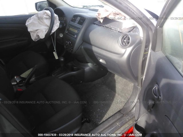 3N1CN7APXGL915845 - 2016 NISSAN VERSA S/S PLUS/SV/SL GRAY photo 5