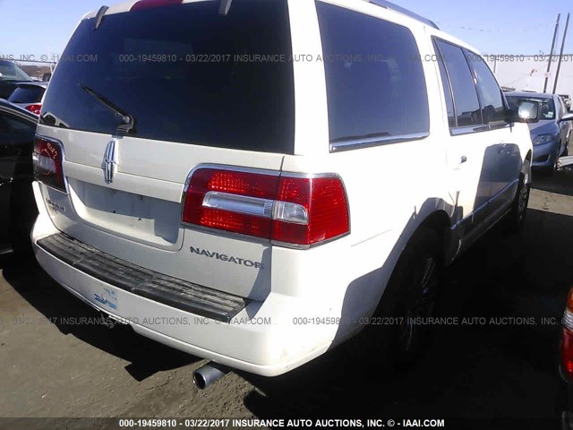 5LMFU28547LJ02803 - 2007 LINCOLN NAVIGATOR WHITE photo 4