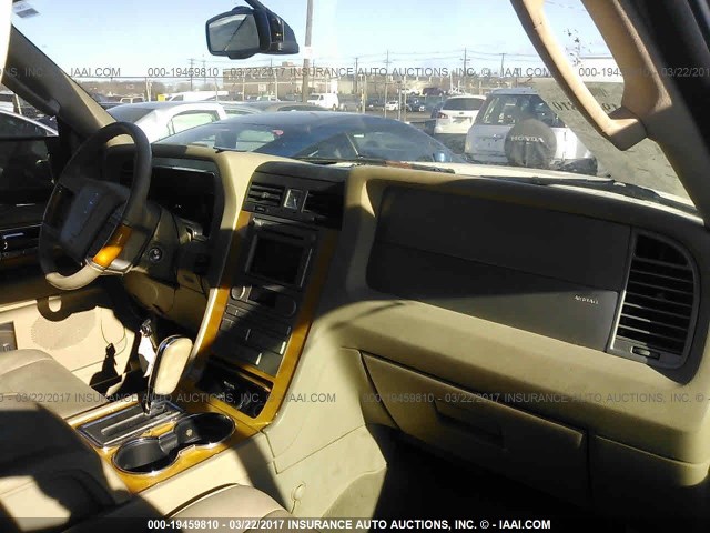 5LMFU28547LJ02803 - 2007 LINCOLN NAVIGATOR WHITE photo 5