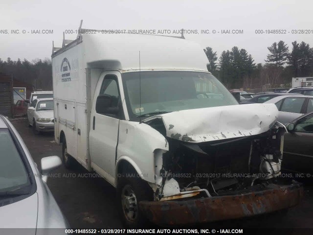 1GBHG31U541214648 - 2004 CHEVROLET EXPRESS G3500  WHITE photo 1