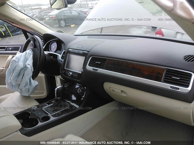 WVGEF9BP6ED007212 - 2014 VOLKSWAGEN TOUAREG V6 BROWN photo 5