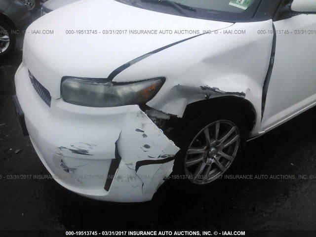 JTLKE50E581031032 - 2008 TOYOTA SCION XB WHITE photo 6