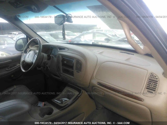 5LMPU28A2XLJ18998 - 1999 LINCOLN NAVIGATOR 绿色 照片 5