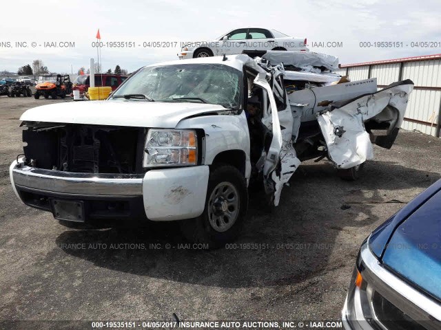 2GCEK19C771677158 - 2007 CHEVROLET SILVERADO K1500 WHITE photo 2