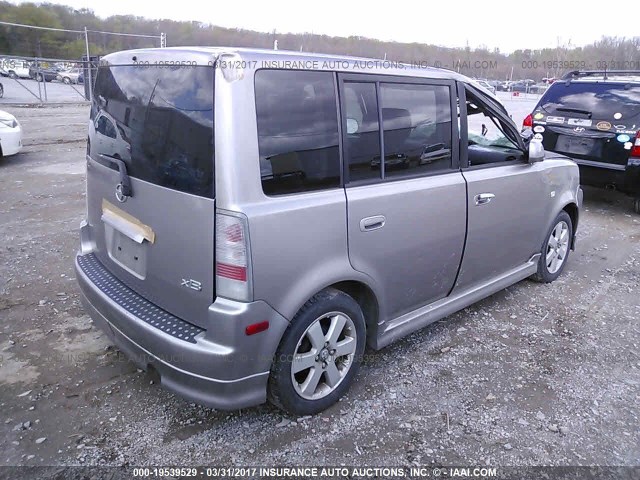 JTLKT324750202119 - 2005 TOYOTA SCION XB GRAY photo 4