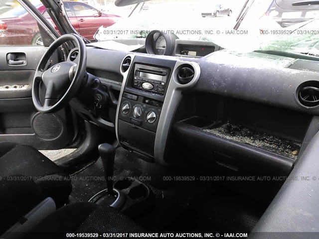 JTLKT324750202119 - 2005 TOYOTA SCION XB GRAY photo 5