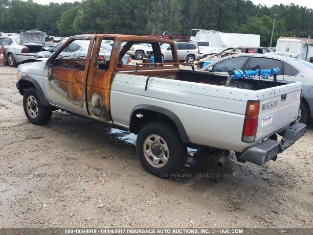 1N6ND16Y3GC387923 - 1986 NISSAN D21 KING CAB SILVER photo 3