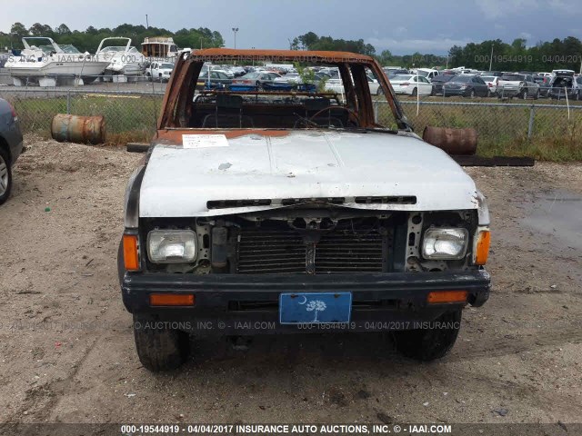 1N6ND16Y3GC387923 - 1986 NISSAN D21 KING CAB SILVER photo 6