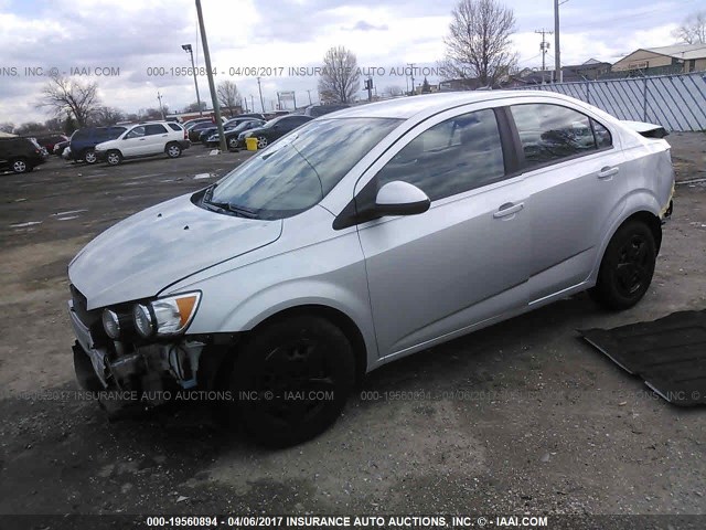 1G1JA5SH4D4161234 - 2013 CHEVROLET SONIC LS ვერცხლისფერი ფოტო 2